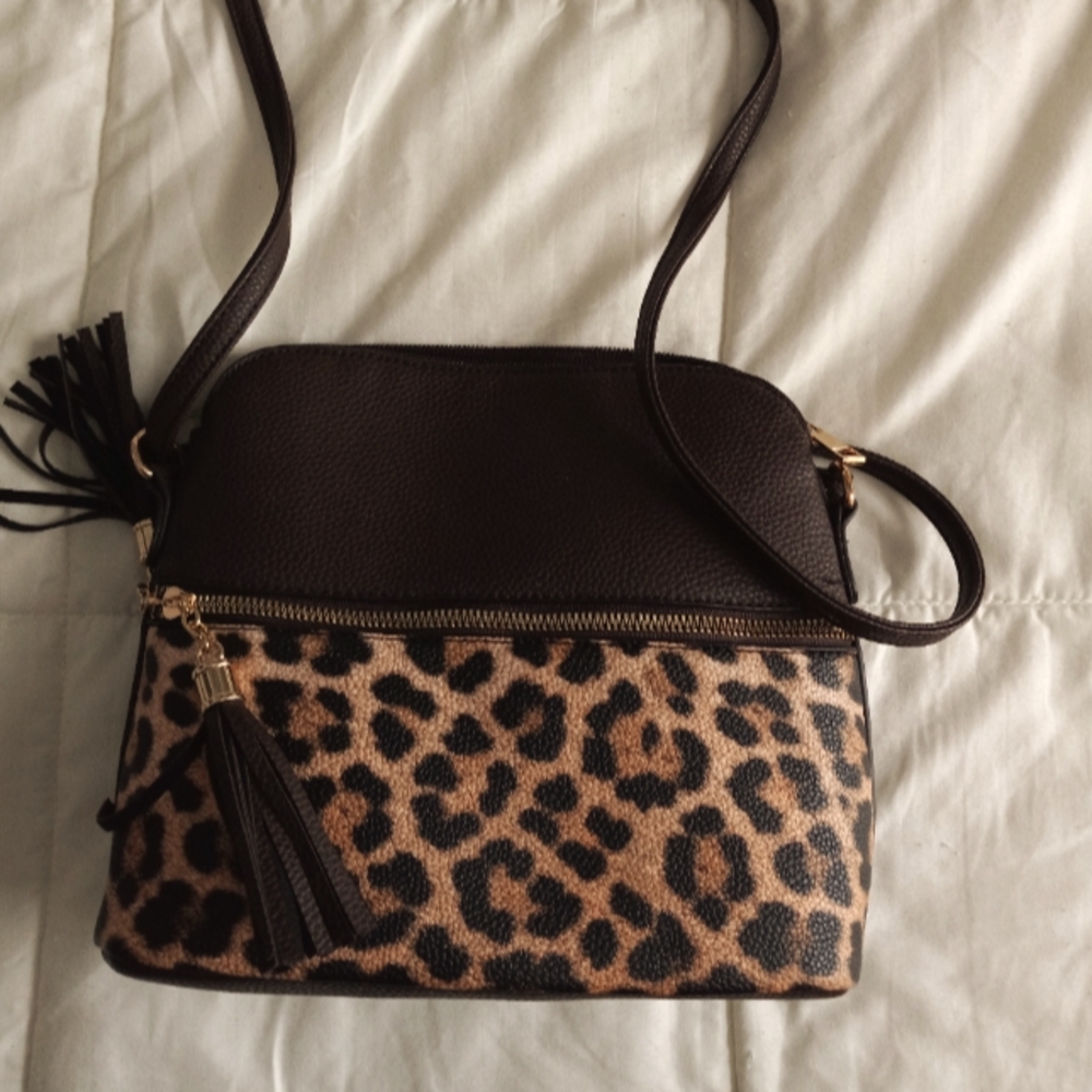 Leapord/cheetah print crossbody bag